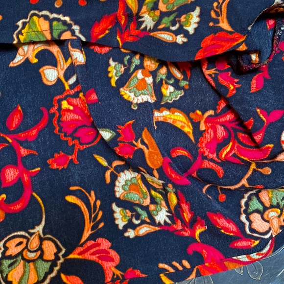 New York & Company Floral Print Button Up Short Sleeve Casual Blouse Size L - Picture 7 of 7